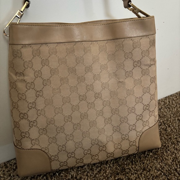 Gucci Beige GG Supreme Canvas Shoulder Bag with Tan Strap - Picture 2 of 10